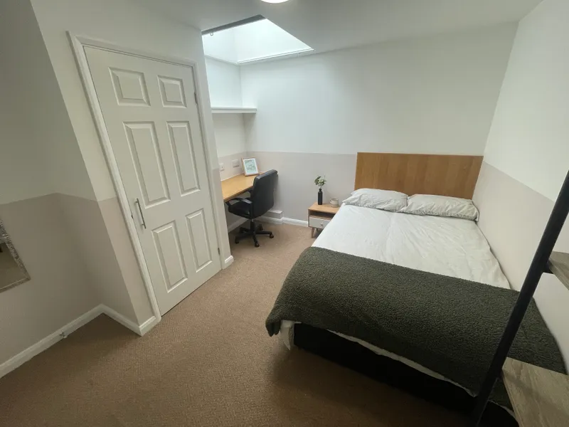6 Bed House // Aug 2026 - Image 5